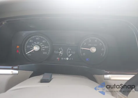 2006 Lincoln Town Car Signature z USA, uszkodzony, nr VIN 1LNHM81V96Y644084